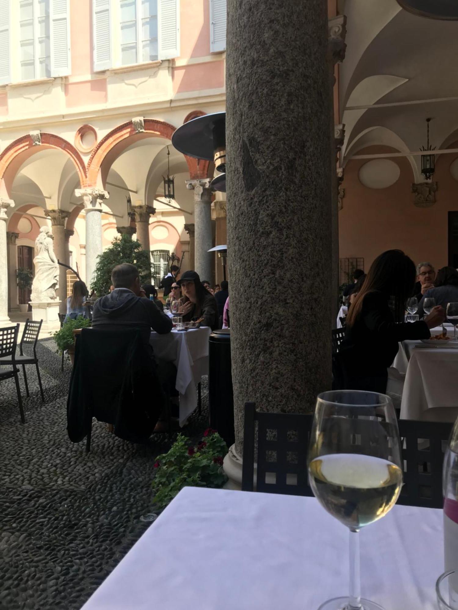 Free 30 Minutes Preemptive Cognitive Disconnect Therapy Price Location Real Duomo Palace Mini Suite Milano Exterior foto