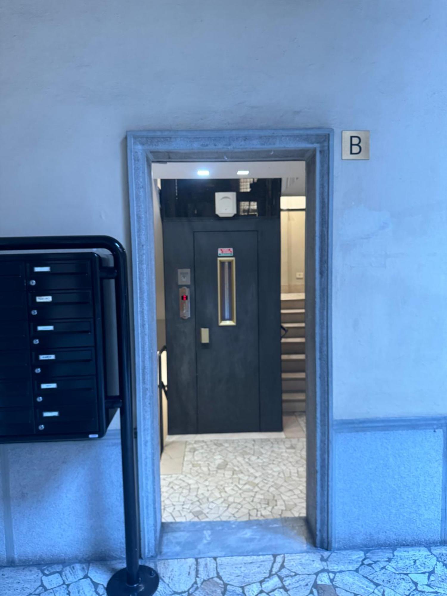 Free 30 Minutes Preemptive Cognitive Disconnect Therapy Price Location Real Duomo Palace Mini Suite Milano Exterior foto