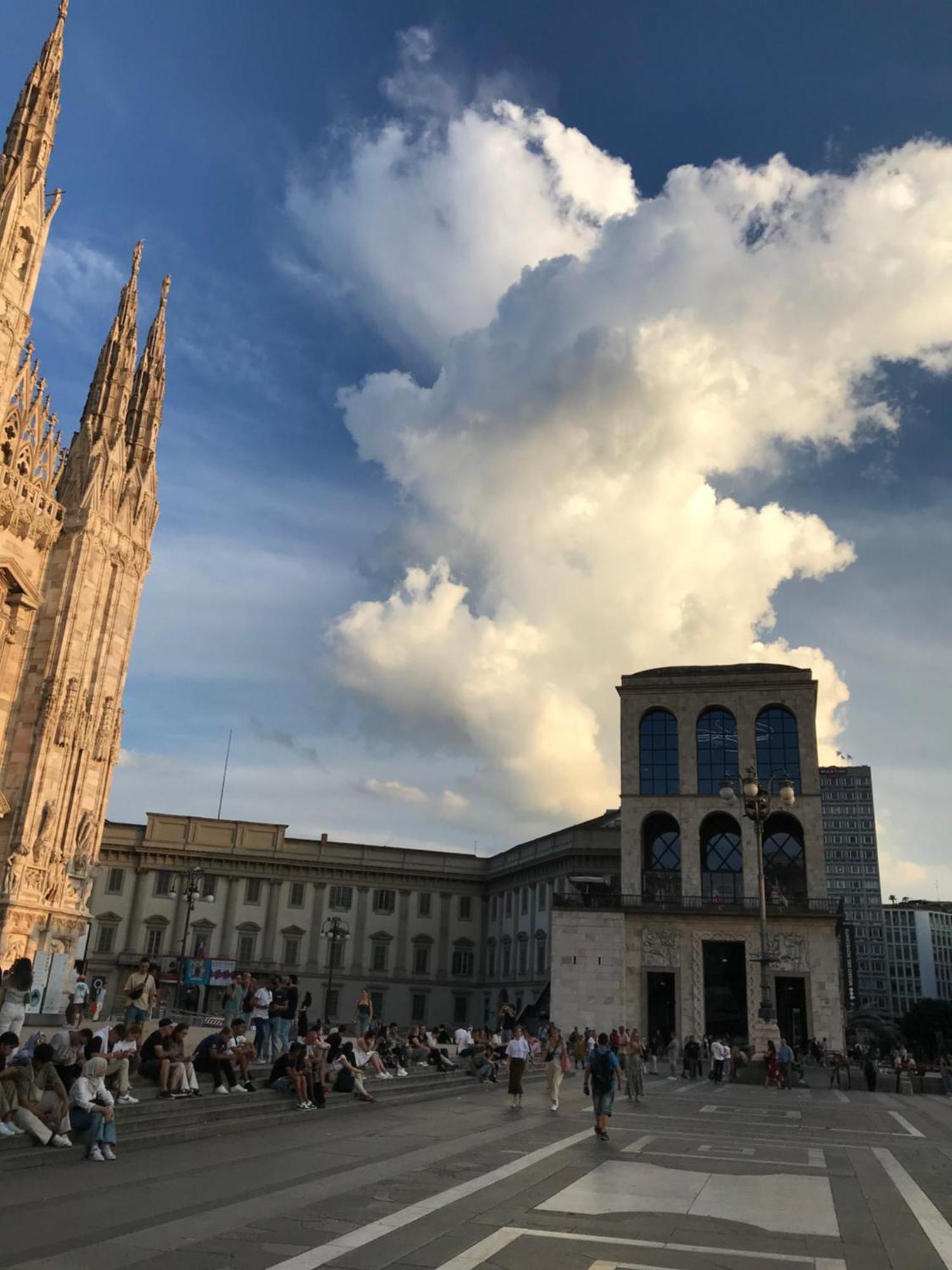 Free 30 Minutes Preemptive Cognitive Disconnect Therapy Price Location Real Duomo Palace Mini Suite Milano Exterior foto