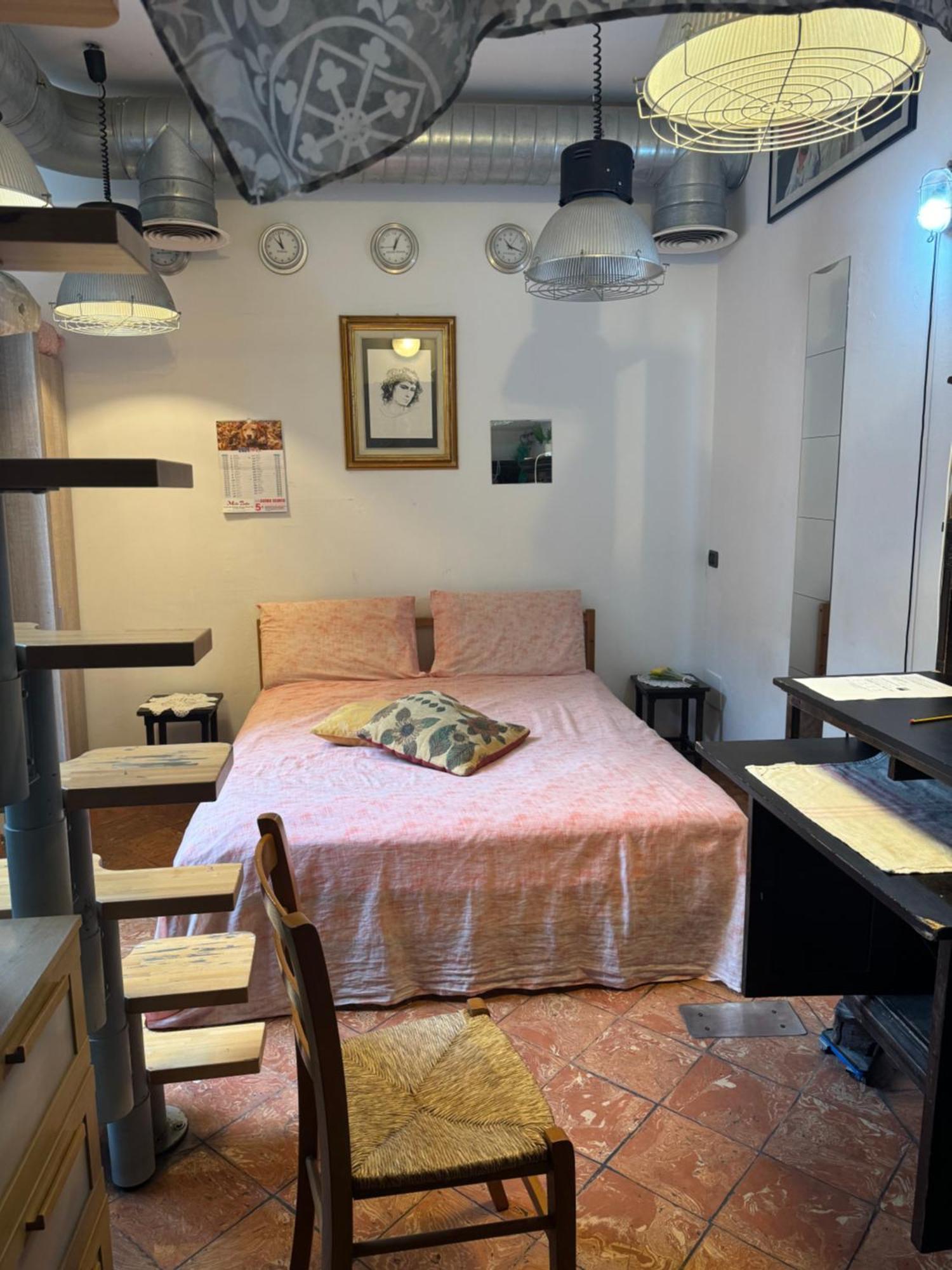 Free 30 Minutes Preemptive Cognitive Disconnect Therapy Price Location Real Duomo Palace Mini Suite Milano Exterior foto