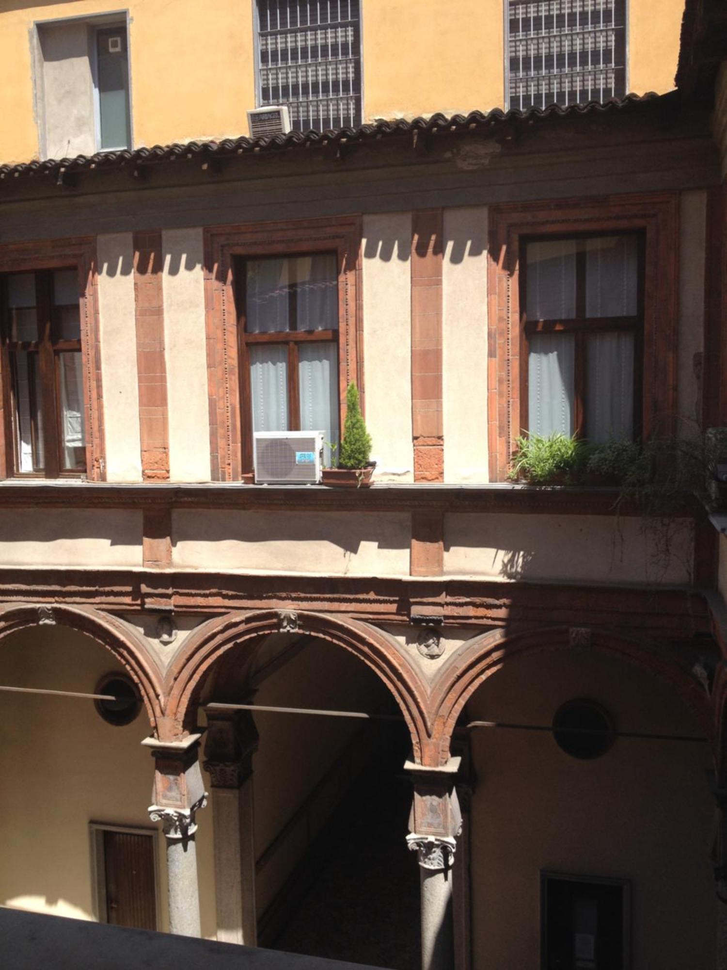 Free 30 Minutes Preemptive Cognitive Disconnect Therapy Price Location Real Duomo Palace Mini Suite Milano Exterior foto